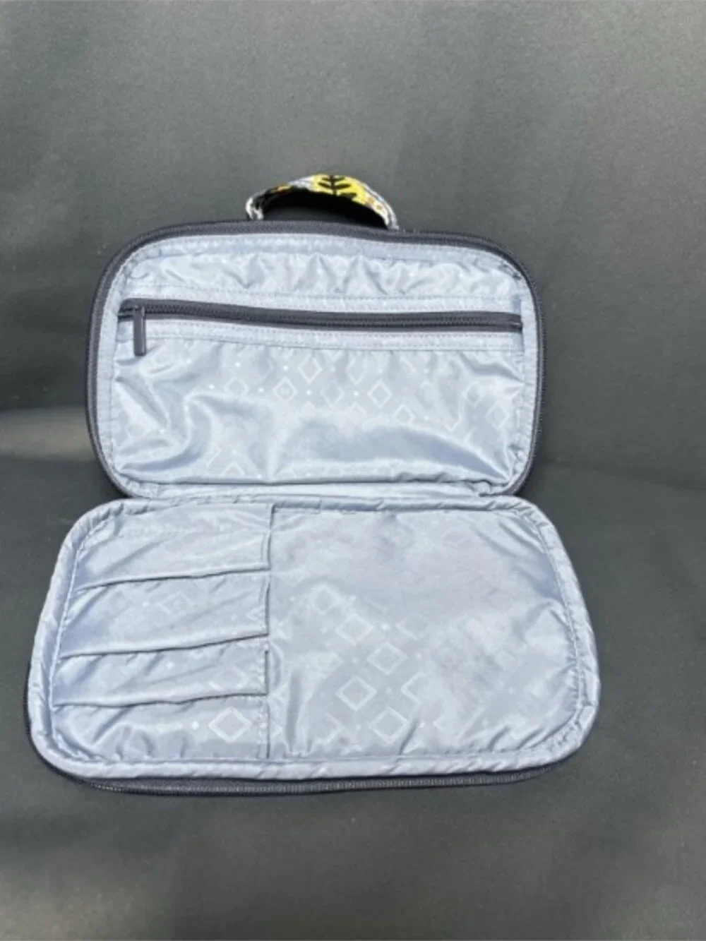 VERA BRADLEY MEDIUM CHARMONT MEADOW COSMETIC BAG QUILTED FLORAL TRAVEL CASE